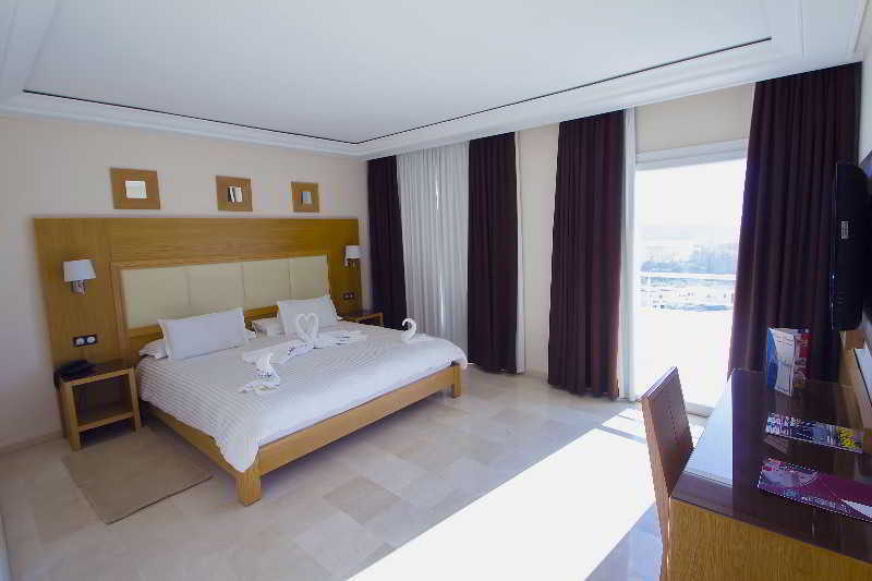La Paloma 4*